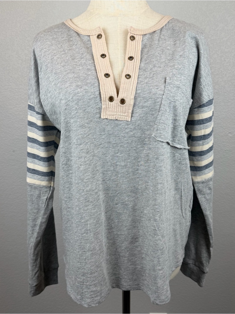 NWT Hem & Thread Women's Stripe Grommet Henley Long Sleeve Gray/Blue | Size S
